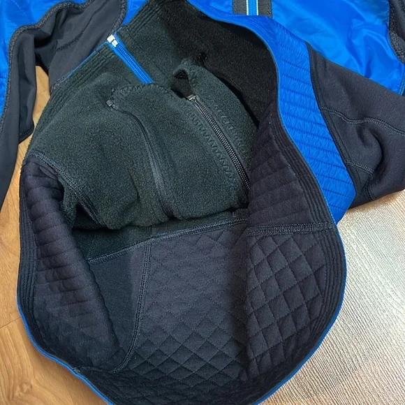 EUC Lululemon Run: Bundle Up Jacket (US 8) - Black / Beaming Blue - Picture 3 of 16